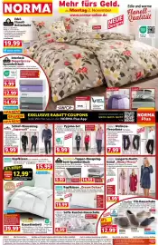 Norma Prospekt woche 45 Seite 1: Kopfkissen „Dream Deluxe“ €19,99, Schlaf-/Hausanzug "Supersoft" für Herren €9,99