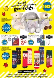 Tedi katalógus Oldal 24: Vicces zoknik €650,00, Harry Potter hajgumi készlet €1.250,00