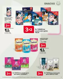 Folleto Carrefour Página 17: Catisfactions Snacks para gatos €1,33, Felix Crispies salmón y trucha €1,33