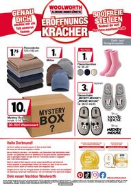 Woolworth Prospekt Seite 8: Flauschsocken €1,00, Fleece Decke €1,75