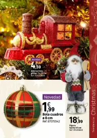 Catálogo Leroy Merlin Página 11: Figura santa 45 cm €18,99, Adorno tren glitter €4,59