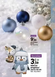 Catálogo Leroy Merlin Página 17: Adorno pinguino/ zorro €3,59, Set 30 bolas €9,99