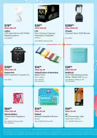 Costco catalogue Page 4: United Colors of Benetton Beach Towel €14,99, L'Or Onyx Espresso Capsules €39,99