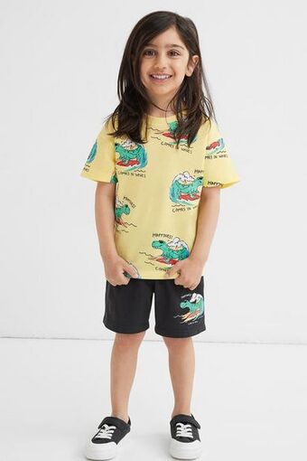 H&M Jersey shorts offer