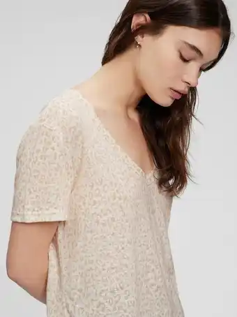 GAP Linen blend v-neck t-shirt offer