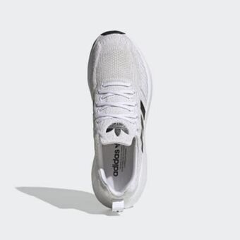 Adidas Swift run 22 shoes offer