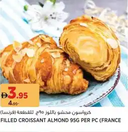 Géant Filled croissant almond offer