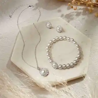 Avon Set magnolia collar, aros y pulsera oferta