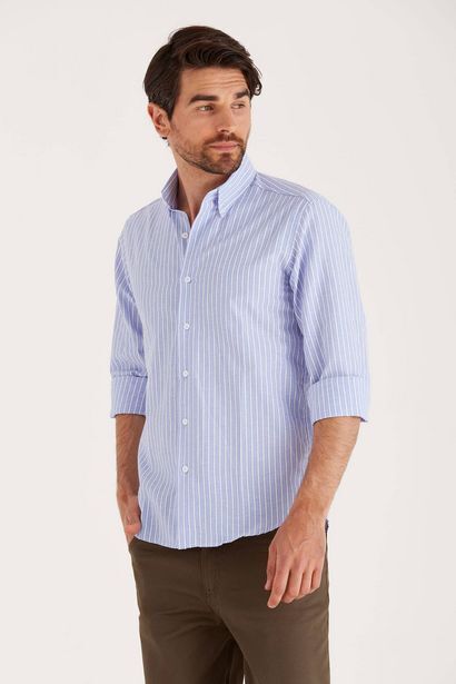 Camisa rayada celeste oferta en Macowens