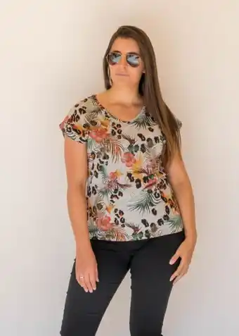 Chatelet Remera linda . escote v y manga japonesa, algodon estampado flores. oferta
