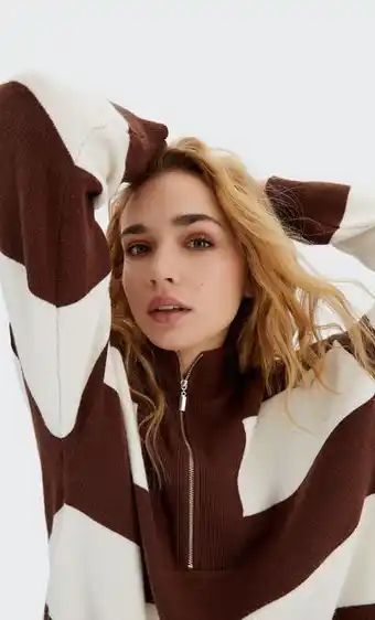 Stradivarius Gestreifter pullover mit reißverschluss Angebot
