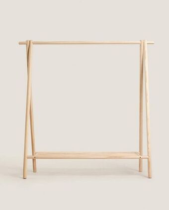 ZARA HOME Kleiderbügel aus holz Angebot