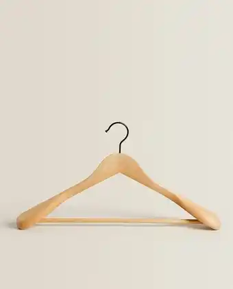 ZARA HOME Kleiderbügel aus holz für jacken Angebot