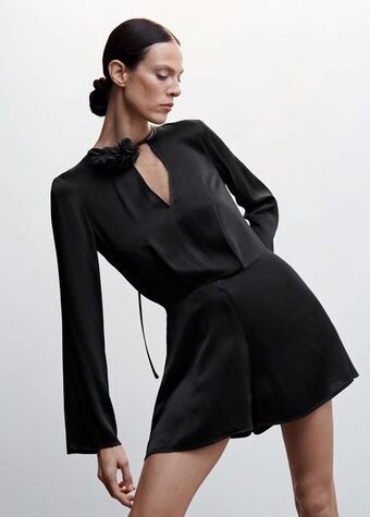 Mango Satinierter jumpsuit mit blumendetail Angebot
