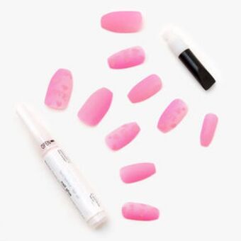 Claire's Hearts and love coffin faux nail set - 24 pack Angebot