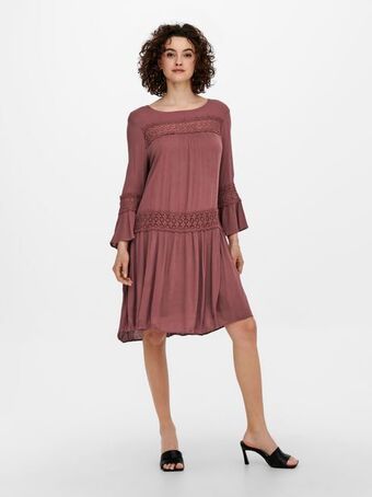 Only Ausgestelltes kleid Angebot