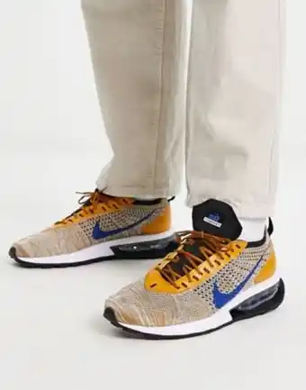 ASOS Nike – air max flyknit racer – sneaker in gold und hyper royalblau Angebot
