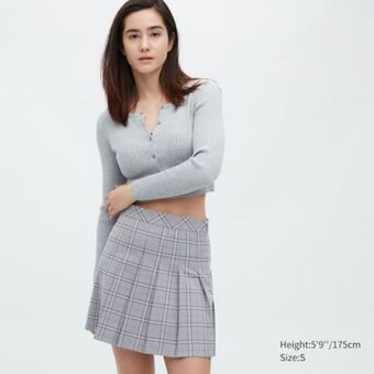 UNIQLO Pleated mini skirt Angebot