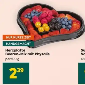 Billa Herzplatte Beeren-Mix mit Physalis per 100 g Angebot
