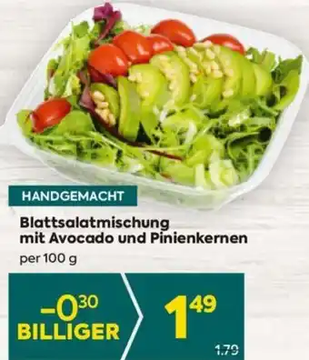 Billa Blattsalatmischung mit Avocado und Pinienkernen per 100 g Angebot