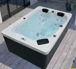 Hofer Home Deluxe Outdoor Whirlpool White Marble Angebot