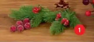 1. Tannenzweige-Set mit Beeren und Bockerl