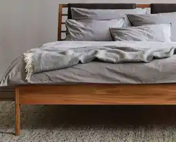 Grüne Erde Gepolsterte Housse in Tano Natur Dunkel Angebot