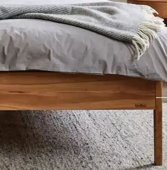 Bett Almeno mit Sprossenbetthaupt, horizontal, in Kernbuche