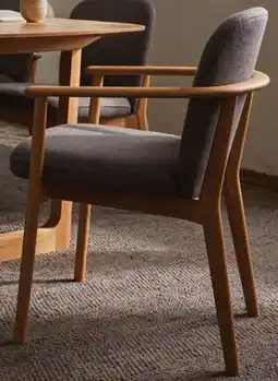 Grüne Erde Stuhl Kilian mit Armlehne Eiche Angebot