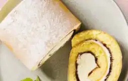 Billa BILLA PLUS Konditorei Joghurt Waldbeerroulade Block Angebot