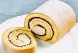 Billa BILLA PLUS Konditorei Joghurt Waldbeerroulade Block Angebot