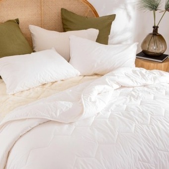 Pillow Talk Classic 300gsm australian wool quilt by woolstar offer