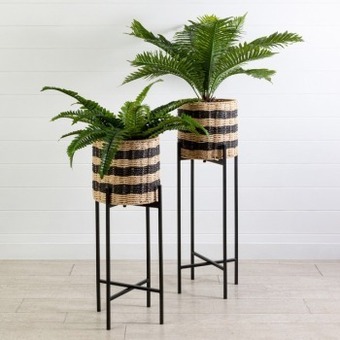 Pillow Talk Archer planter on stand offer