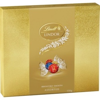IGA Lindt lindor chocolate gift box 147-150g selected varieties offer