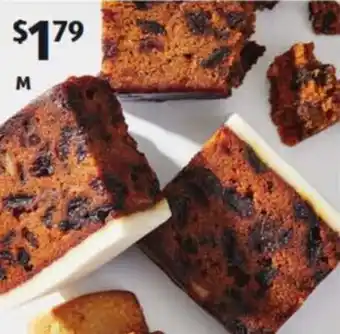 ALDI Iced Christmas Cake Slice 100 g offer