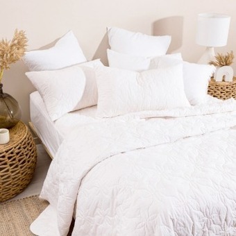 Pillow Talk Penthouse 350gsm cotton quilt by hilton offer