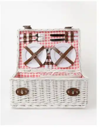 Heritage wicker picnic baskets