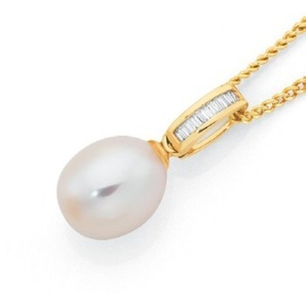 Goldmark 9ct gold pearl & diamond pendant offer
