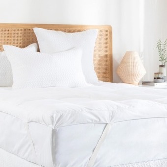 Pillow Talk Comfort science 1300gsm mattress topper by hilton offer
