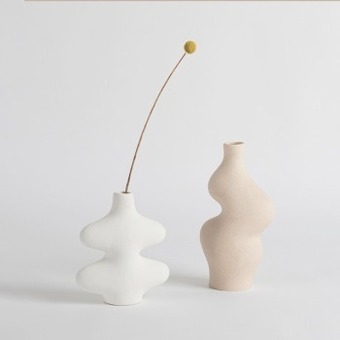 Pillow Talk Sorrel vase by m.u.s.e. offer