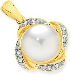 Prouds 9ct gold pearl & diamond pendant offer