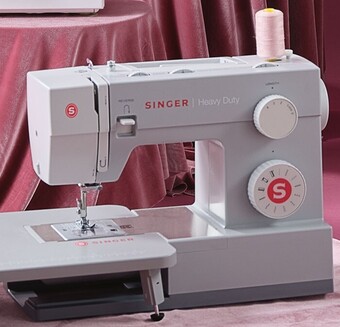 Spotlight Singer 4411 heavy duty sewing machine offer