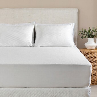 Pillow Talk Comfort science ice fibre mattress protector by hilton offer