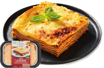 IGA Pasta master beef lasagne 550g offer