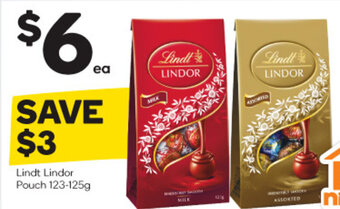 Woolworths Lindt Lindor Pouch 123-125g offer