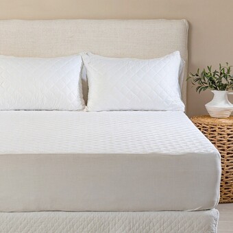 Pillow Talk Comfort science so soft mattress protector by hilton offer