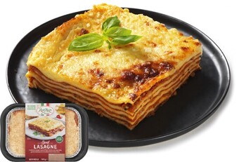 IGA Pasta master fresh beef lasagne 550g offer