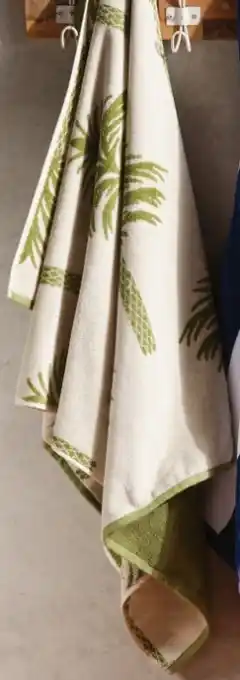 Spotlight Logan & mason beach towels offer