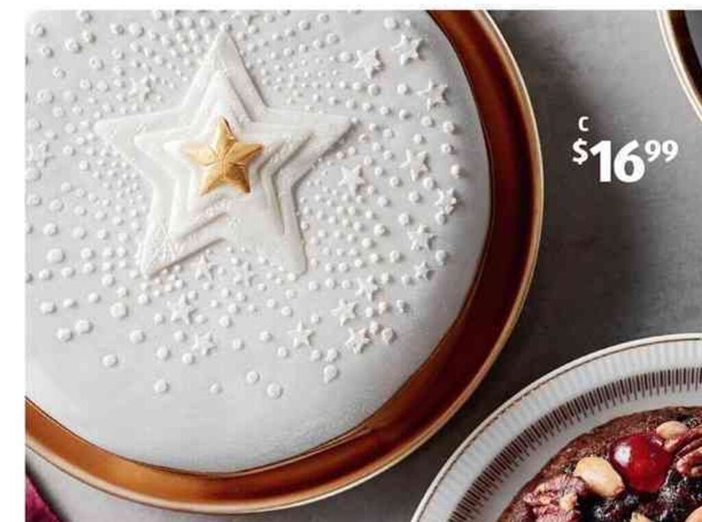 iced-christmas-cake-900g-offer-at-aldi