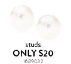 GLAM UP WITH PEARLS studs
